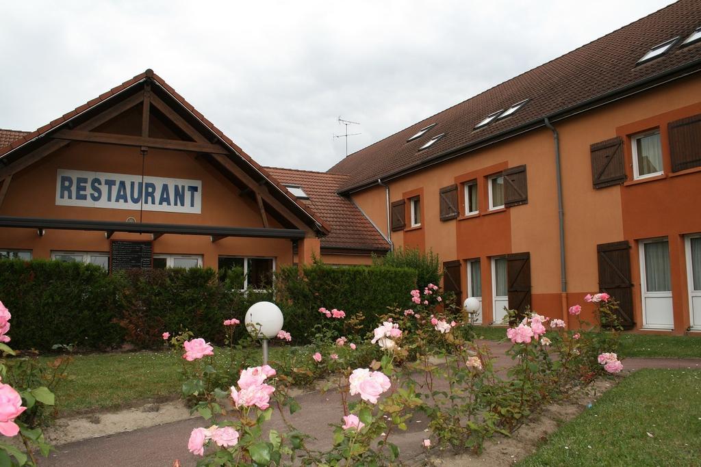 Comfort Hotel Orleans Саран Екстер'єр фото